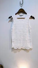ユーロ　90年代ヴィンテージのレディース　ホワイト　ノースリーブ　ボヘミアン　レーストップス。サイズはS～M。　newlook