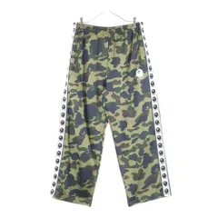 A BATHING APE (アベイシングエイプ) 1ST CAMO LOOSE FIT TRACK PANTS カモ総柄 エイプヘッドプリント ロゴサイドライン トラックパンツ グリーン 1L80-115-008のサムネイル