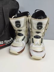 お買い得！KIKIブランド・ハードタイプのスノボブーツ23cmグレー
