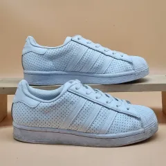 アディダス SUPERSTAR エンブロイダリー スニーカー 245