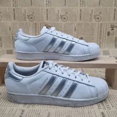 アディダス SUPERSTAR ホワイトシルバー スニーカー 270