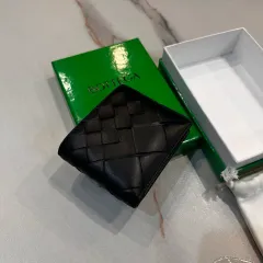 新モデル BOTTEGA VENETA ボッテガ・ヴェネタ 二つ折り財布