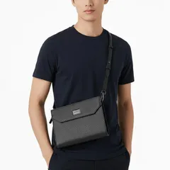 新品 エンポリオ アルマーニ EMPORIO ARMANI ショルダーバッグ ロゴプレート メンズ ブラック EM005791 AF13788 UC001のサムネイル