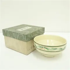 京焼　定靖造　色絵松葉文茶碗（紙箱）  茶道 抹茶 おしゃれ 抹茶茶碗 抹茶碗 和食器 レトロ 茶器 骨董 茶わん 茶会 茶の湯