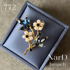 ネイビーフラワーブローチ　かわいい 花 フラワー 和装 和服 お呼ばれ 入学式 卒業式 発表会 結婚式 フォーマル 式典 セレモニー お呼ばれ パーティー パール 上品 カジュアル キラキラ 新品 大人 コサージュ ギフト プレゼント 新品未使用 NerD