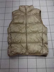 ◇ Θ ユニクロ UNIQLO ウルトラライトダウンベスト ベージュ系 Mサイズ メンズ E  【1602240012806】