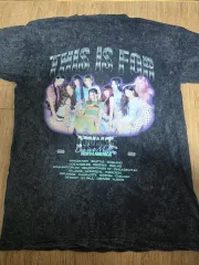 TWICE this is for アメリカ ポップアップ ストア チャコール Tシャツ