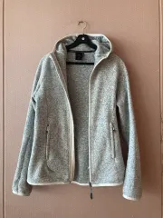 アディダス アウトドア 季節の変わり目 フード ジャケット