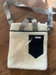 (送料込み)シープスキン アイボリー クロスバック/トートバッグ(ユニセックス)