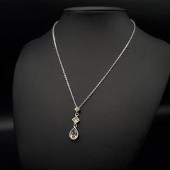 SWAROVSKI Swinging ドロップ型 ネックレス クリスタル - メルカリ