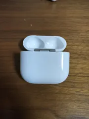 美品（正規品）Apple AirPods 第4世代 充電ケースのみ ノイキャン無し
