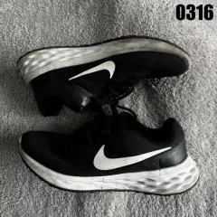 ナイキ Revolution ブラック スニーカー