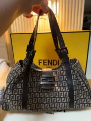 FENDI FF ロゴ ショルダーバッグ
