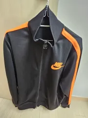 ナイキ ブラック/オレンジ トラック ジャケット