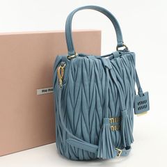 MIU MIU マテラッセレザー バケットバッグ コーンフラワーブルー 