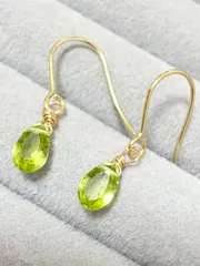 宝石質ペリドットAAA ピアス 8mm ペアシェイプ ファセット グリーン K18メッキ（サージカルステンレス）