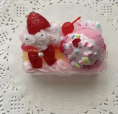 ホイップデコ　小物ケース　イチゴショートアイスのせ
