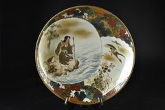 有田焼 紫雲作 『錦美人絵皿』 共箱 春画 浮世絵 色絵 飾皿 大皿 約46cm 有田焼 紫雲作 『錦美人絵皿』 共箱 春画 浮世絵 色絵 飾皿 大皿 約