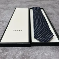 【箱付き】GUCCI　グッチ ロゴ入りGGドット柄ネクタイ シルク100% メンズ イタリア製 ネイビー 紺色 シルバー 銀色 GGロゴモチーフ 小紋柄 総柄 箱付き 高級ブランド ビジネス向け クラシックデザイン　ギャラ付き