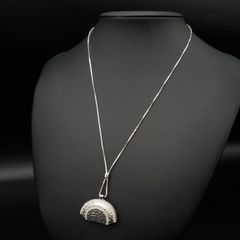 新品】スワロフスキー ネックレス ローラアシュレイ ポーチ ハンカチ 