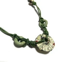 ネックレス　エスニック調のネックレス　ループネックレス　💚グリーンパラコード2㎜使用　ハンドメイド　オリジナル商品