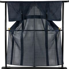 美品 夏物 着物通の貴女に！本場 夏大島紬（正絹）仕立上り＜TT1389