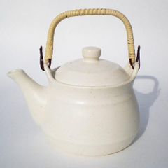 出西窯】 土瓶（白釉）ティーポット 急須 大容量（最大で1.2ml）です