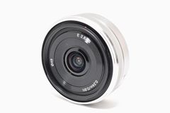 ソニー カメラレンズ 16mm f2.8 SEL16F28 シルバー Sony - メルカリ