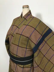 【中古】 Lサイズ リメイク男物 ウール 単衣着物 クリーム色地に格子文様 別布肩継ぎ 福服特製 穴多め 特価 nb 