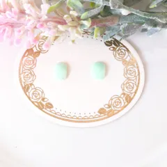 no.544　レジン　パステルグリーン　小さい　カット数多　宝石　ピアス　イヤリング　ハンドメイド