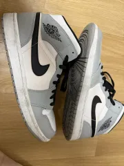 ジョーダン 1 ミッド SG 285 出品します