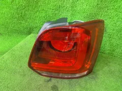 VW ポロ DBA-6RCBZ 右 テール ランプ  ライト  TSIコンフォートライン CBZ LA7Wのサムネイル