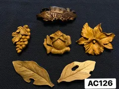 【まとめ売り】木彫り　ブローチ　6点　蝶々　葡萄　薔薇　カトレア　葉　アクセサリー　工芸品　AC126