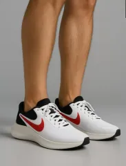 大ヒット価格 NIKE Revolution 7 ランニングシューズ