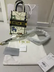 ディオール ブック トート ミニ 出品