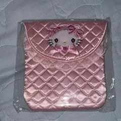 サンリオ ハローキティ 50周年 キルティング ポーチ 未開封 新品