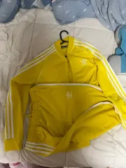 黄色いアディダス ジャージ セット