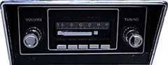 【中古-非常に良い】1967-1973 Mustang 300 watt Slidebar AM FM Car Stereo/Radio with iPod Docking Cable by Custom Autosound