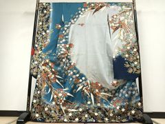 正絹 金彩 薄鼠色 大輪乱菊 朱雀羽根 振袖 身丈155 - メルカリ