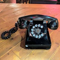 【光回線OK】黒電話 601-A2 動作品 新品端子付 ダイヤル式 昭和レトロ NTT 601-A2 ダイヤル式電話機 （黒電話） : スカーレット2021 - 通販