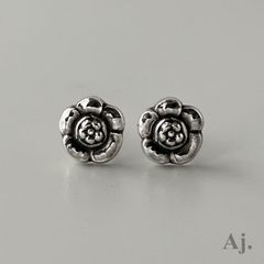 未使用に近い】14K ホワイトゴールド フラワー ピアス 両耳用