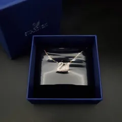 美品 SWAROVSKI スワロフスキー Swan スワン 白鳥 ネックレス ペンダント クリスタル ラインストーン ローズゴールド 箱付き 上品 可愛い きらきら 輝き フェミニン エレガント ギフト プレゼント 贈り物