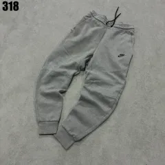 ナイキ テック フリース グレー トレーナー ズボン