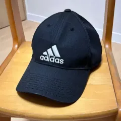 アディダス ベースボールキャップ ブラック (フリーサイズ)