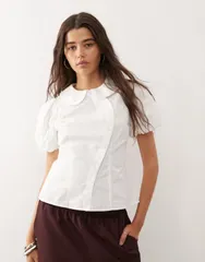 リクレイム ヴィンテージ レディース トップス シャツ アシンメトリー Reclaimed Vintage neat fit shirt with asymmetric buttons and puff sleeves white ホワイト