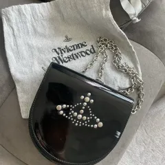 VIVIENNE WESTWOOD ヴィヴィアン・ウエストウッド 新 クロスバッグ