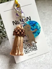 632≫ ねこチャームとタッセルのマーブルキーホルダー