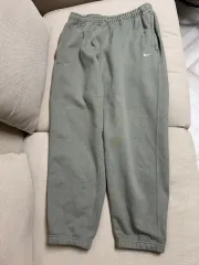 ナイキ ソロ スウッシュ フリース パンツ