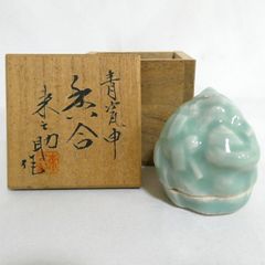 1018）☆鍋島焼☆長春作☆青磁花彫刻香合☆破魔オマケ付 - メルカリ