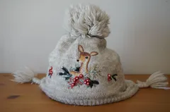 next　キッズ帽子　女の子　グレイカラー　ニット帽　刺繍入　サイズ５０cm〜５２cm　キャップ　帽子　[[AP]]のサムネイル